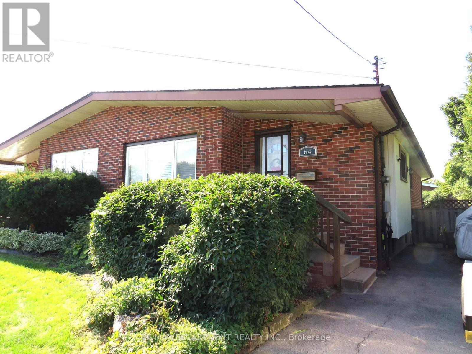 64 Luscombe St, Hamilton, ON L9A 2J8