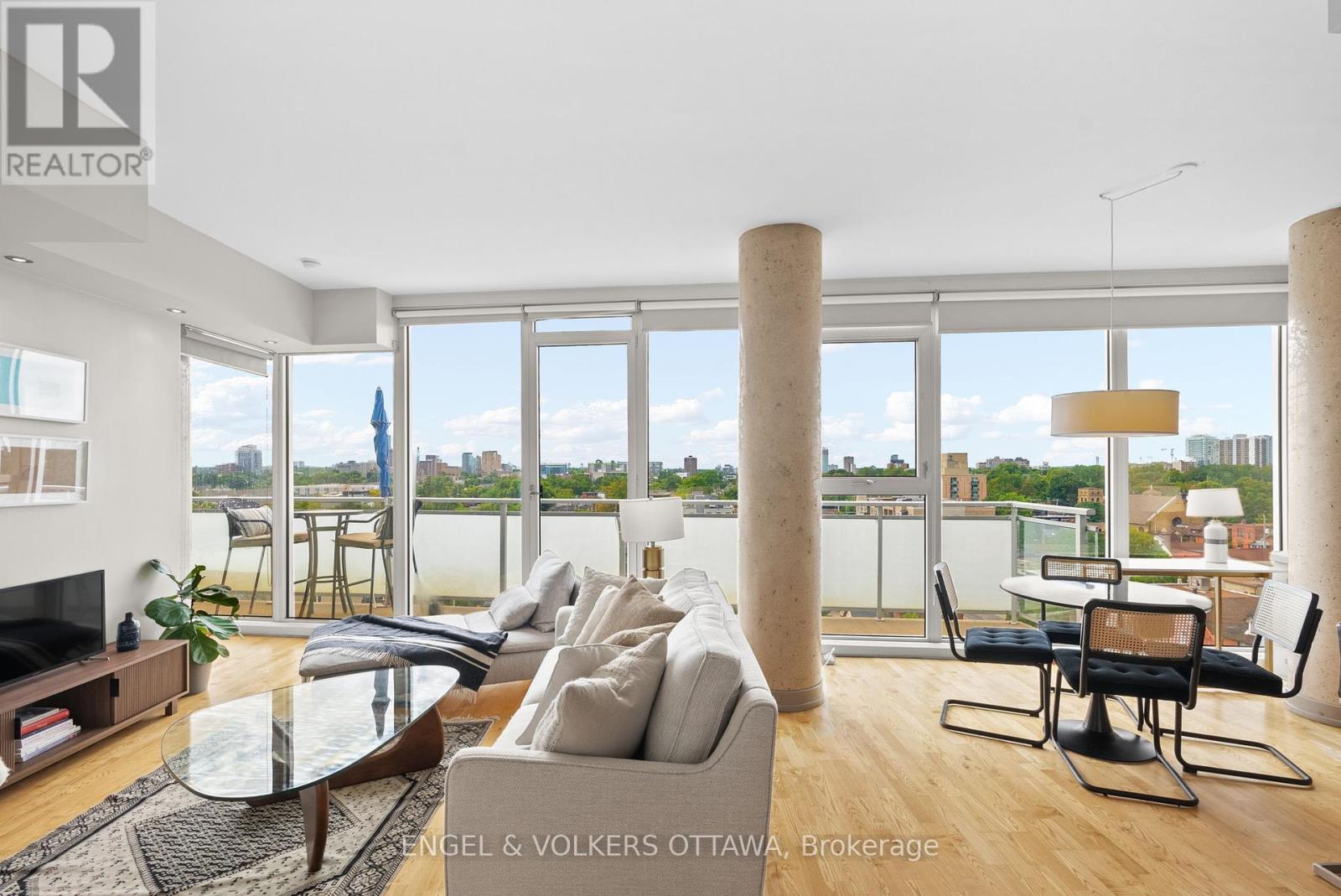 823 349 Mcleod St, Ottawa, ON K2P 0S1