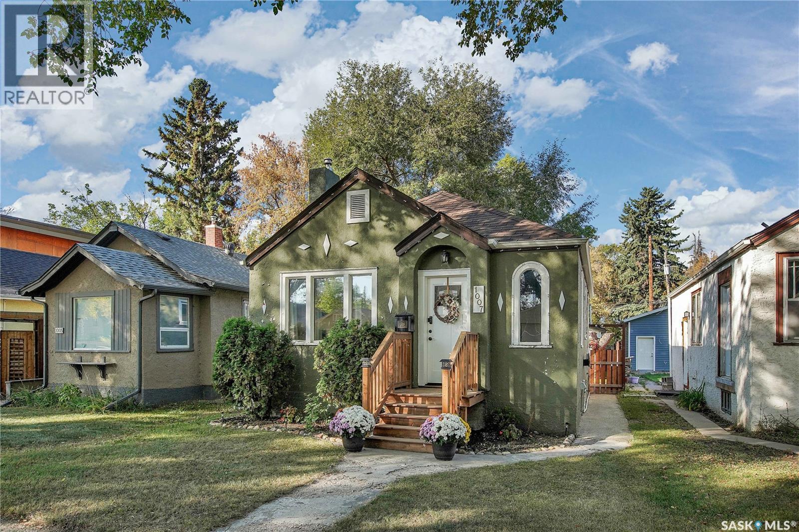 1007 D Ave N, Saskatoon, SK S7L 1N5