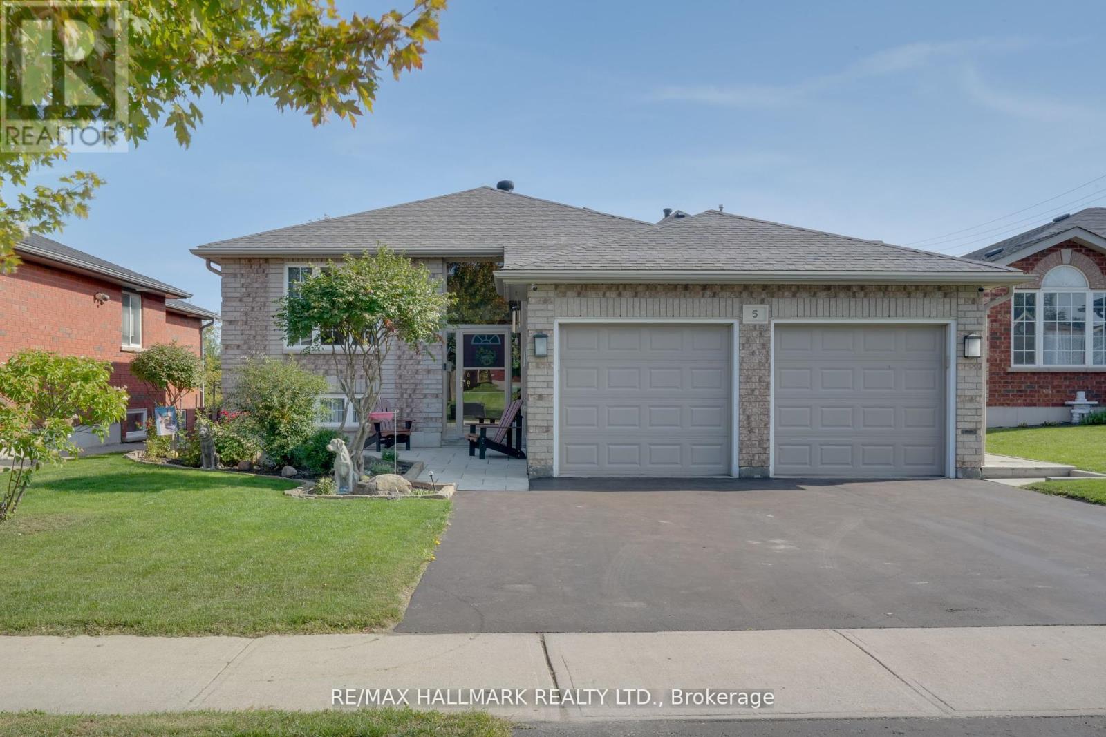 5 Pacific Ave, Barrie, ON L4M 7E7