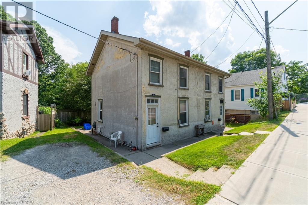 43-45 William St S, Paris, ON N3L 1L1