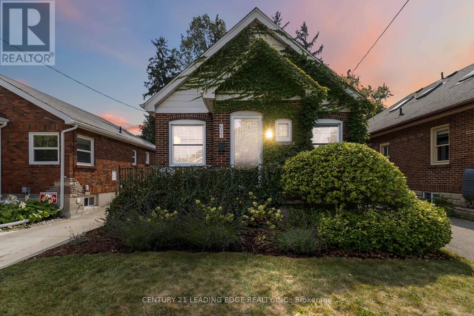 657 Emery St, London, ON N6C 2G3