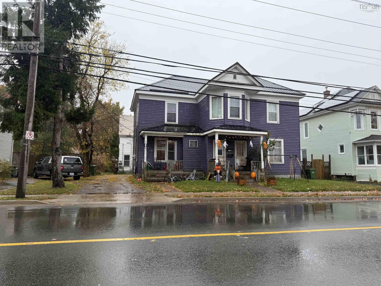 11901192 Prince St, Truro, NS B2N 1J4
