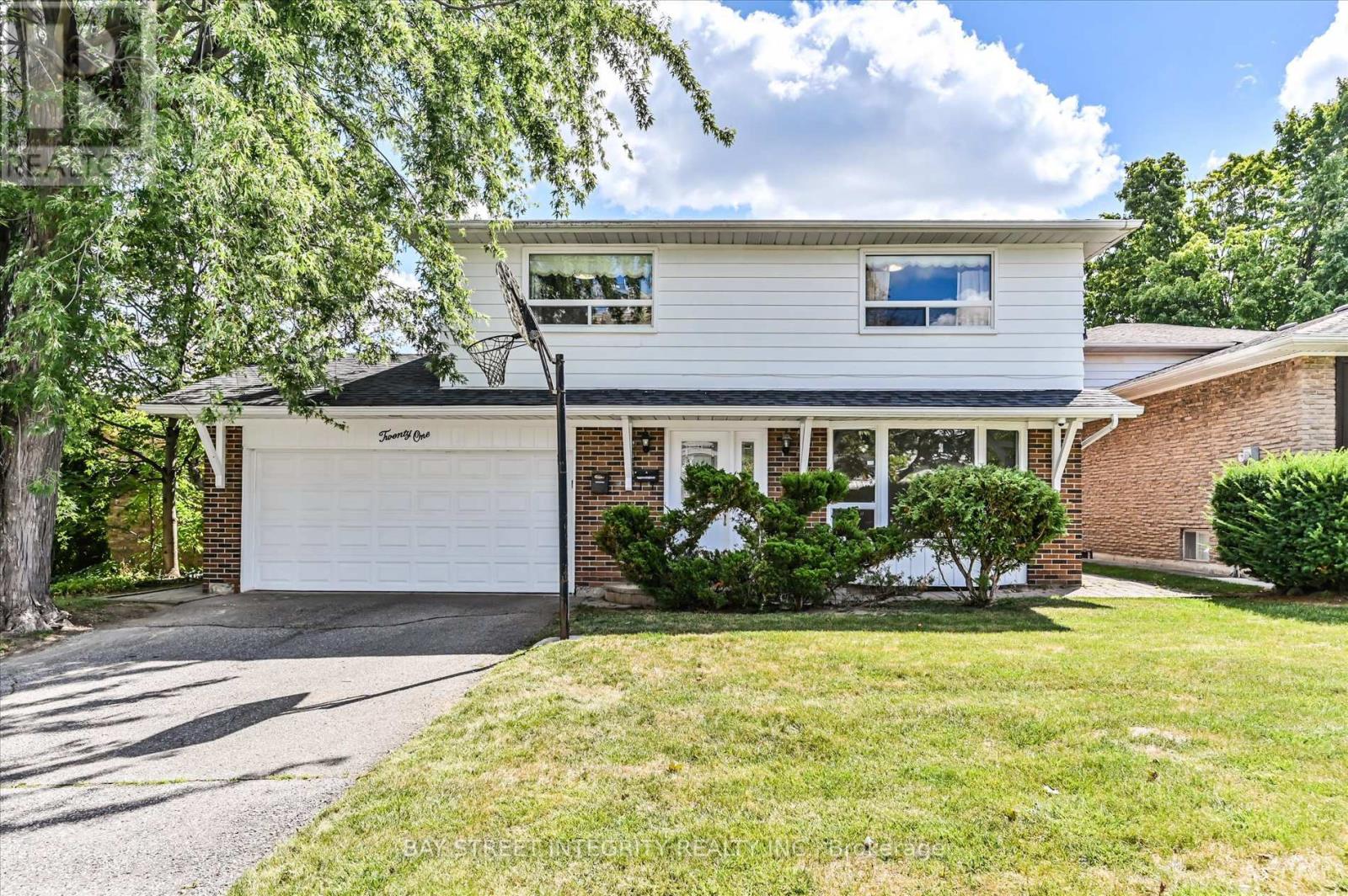 21 Whitehorn Cres, Toronto, ON M2J 3B1