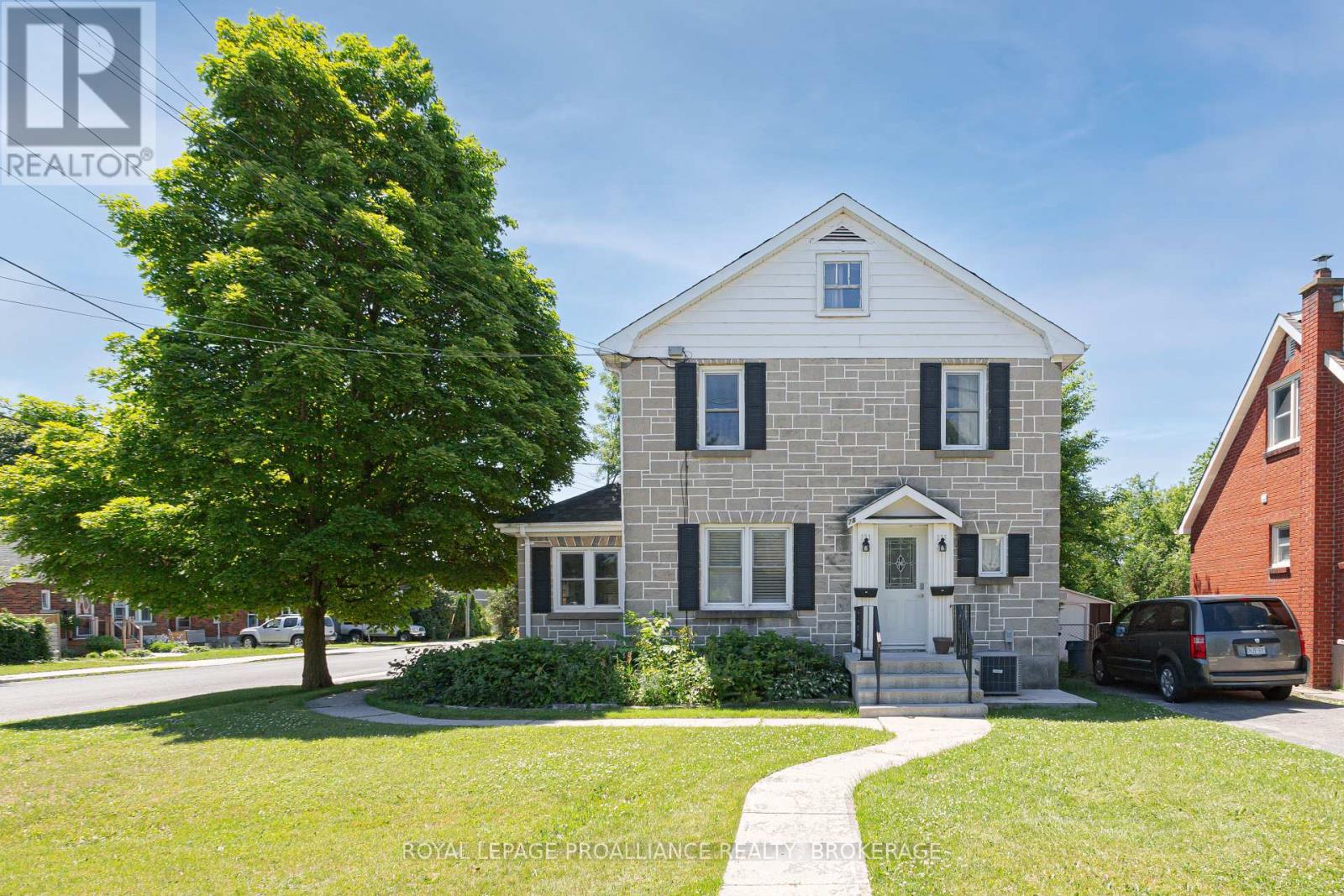 78 Carruthers Ave, Kingston, ON K7L 1M4