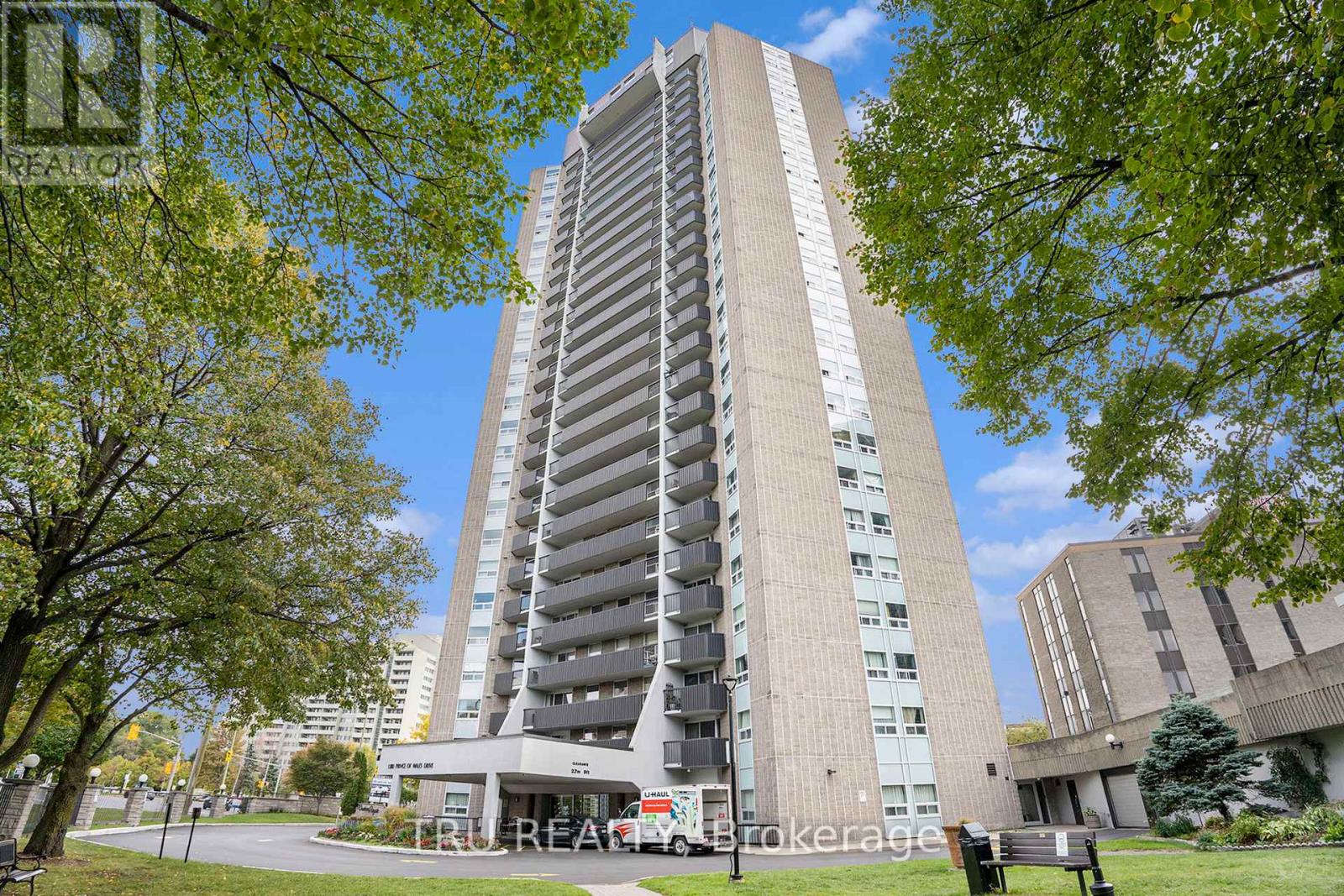 2502 1380 Prince Of Wales Dr, Ottawa, ON K2C 3N5