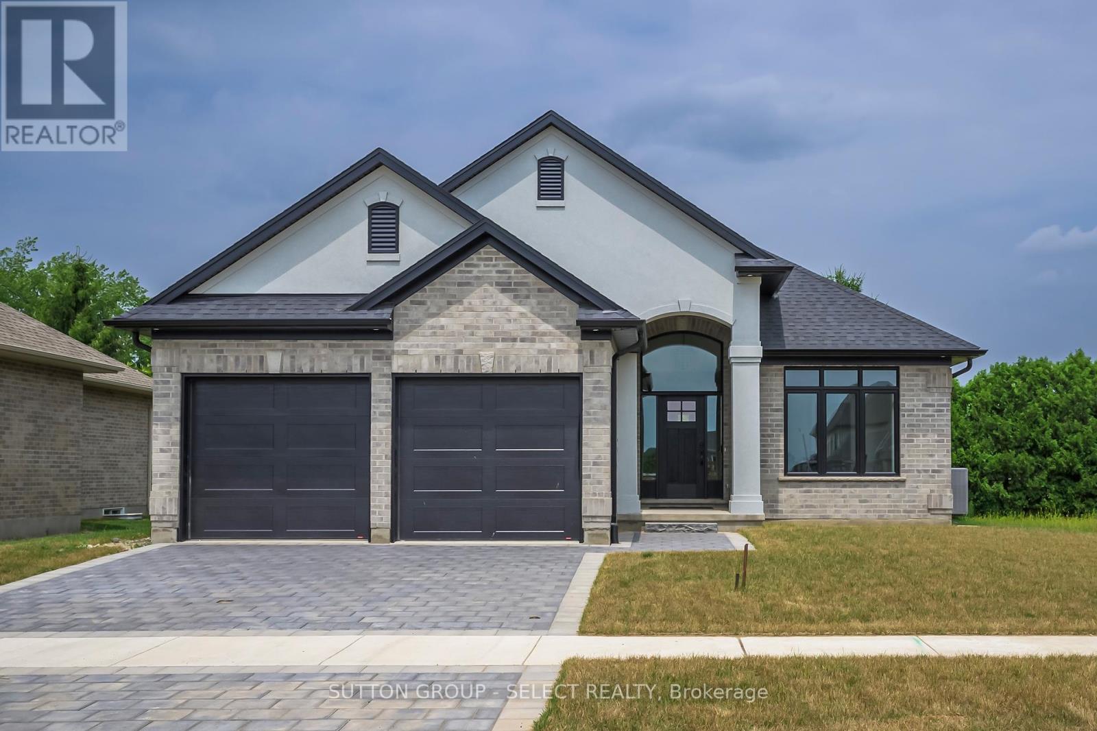 17 Spruce Cres, North Middlesex, ON N0M 2K0