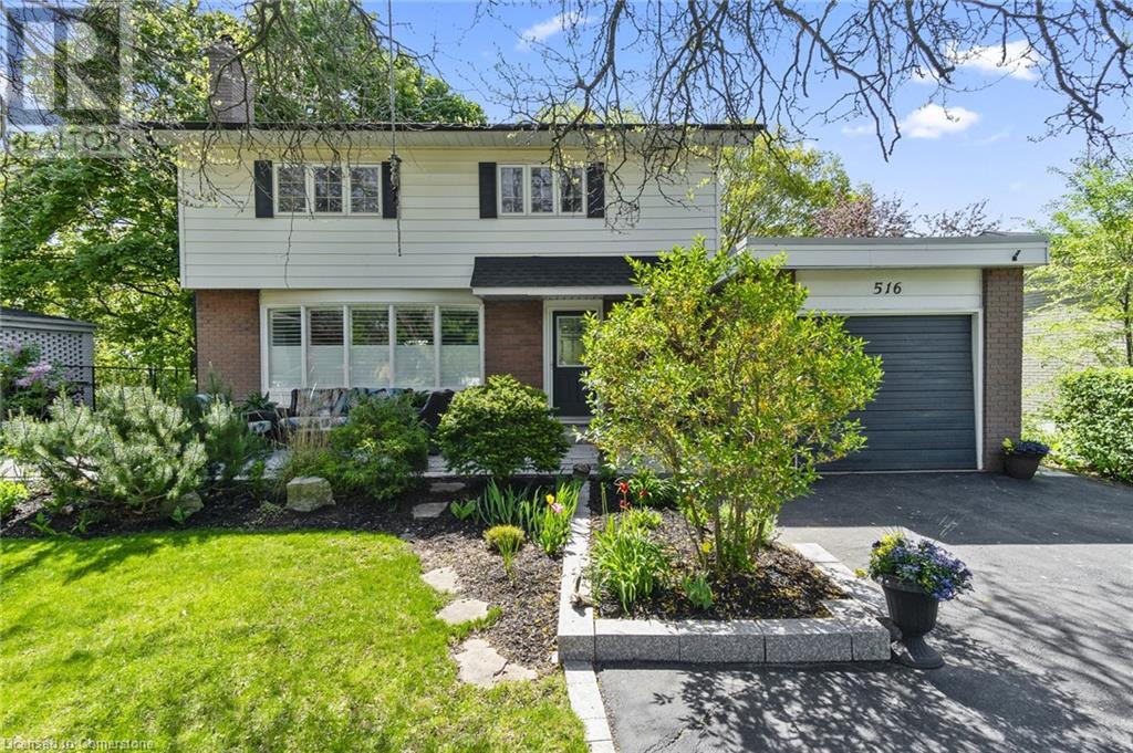 516 Falgarwood Dr, Oakville, ON L6H 1N3