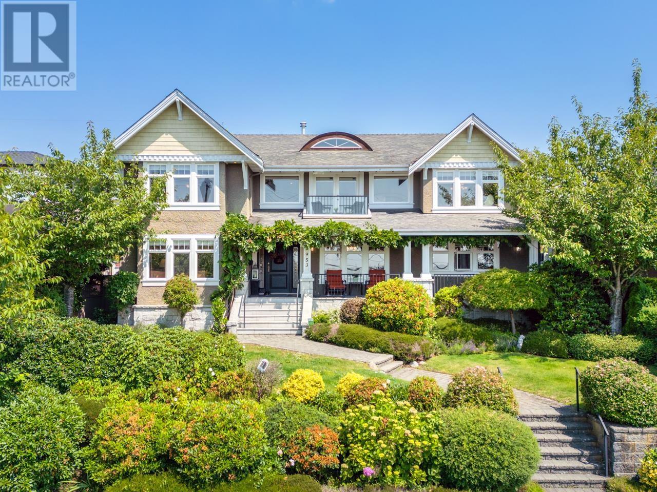 5953 Kitchener St, Burnaby, BC V5B 2J3