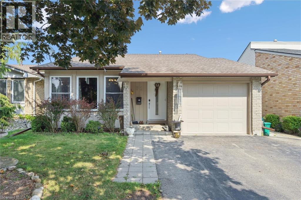 31 Saxony Cir, Cambridge, ON N1S 4G6