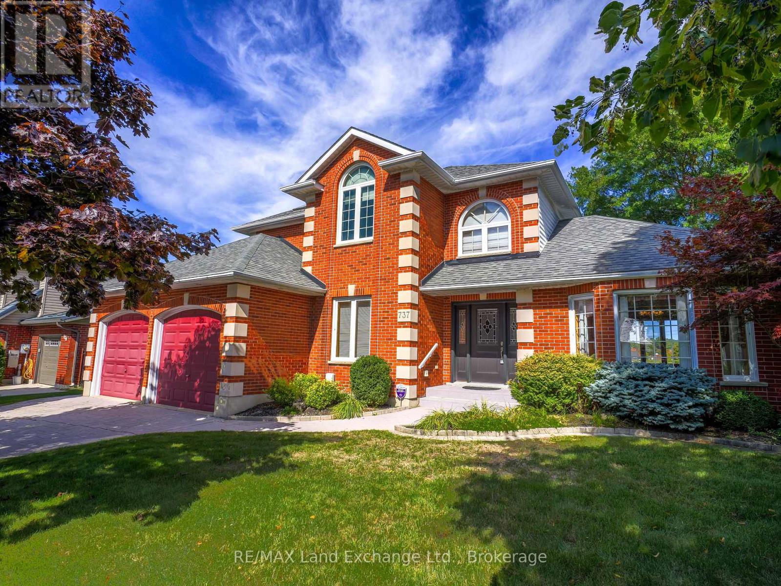 737 Louis St, Saugeen Shores, ON N0H 2C4