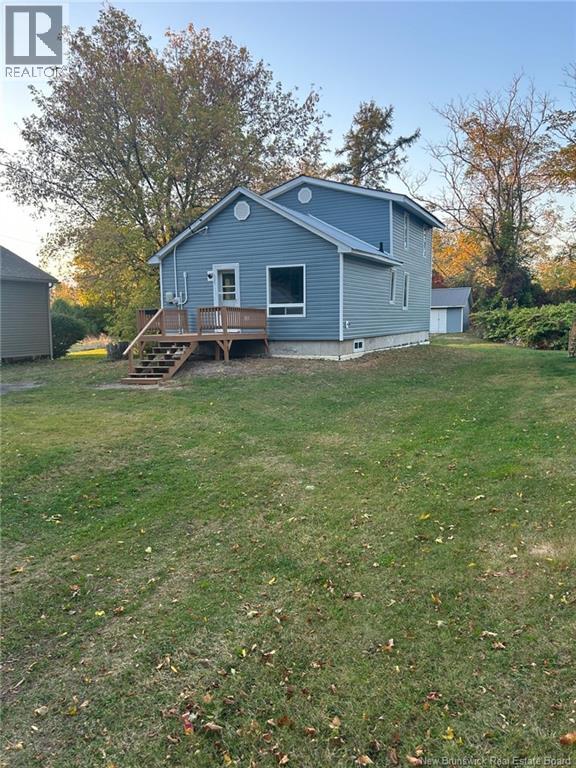 15 Corbett Ave, Fredericton, NB E3A 3X3