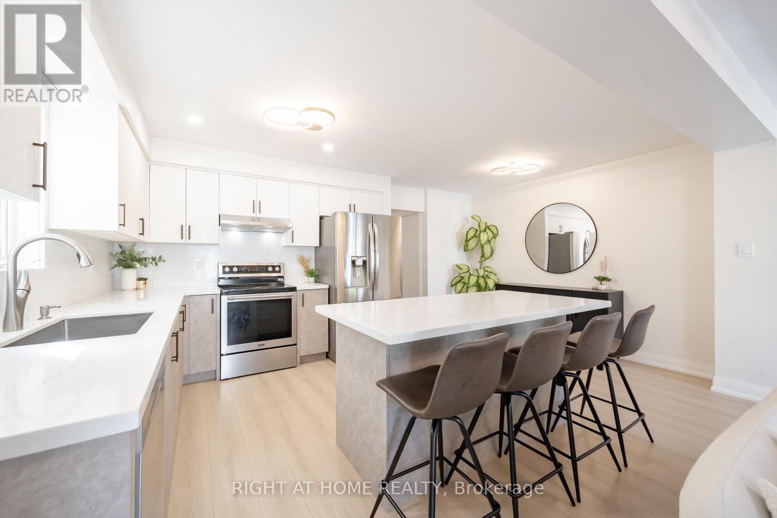 182 Meadowhawk Trl, Bradford West Gwillimbury, ON L3Z 2A4