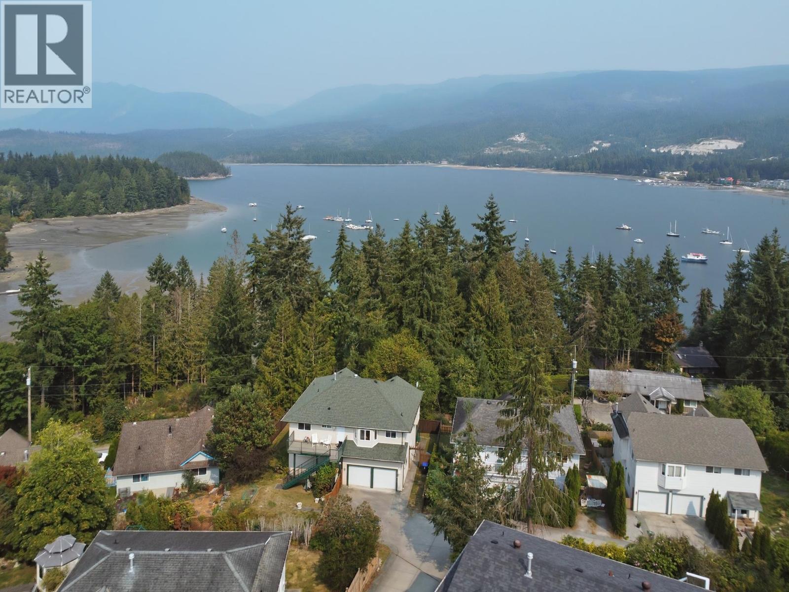 5866 Turnstone Cres #a, Sechelt, BC V7Z 0L9