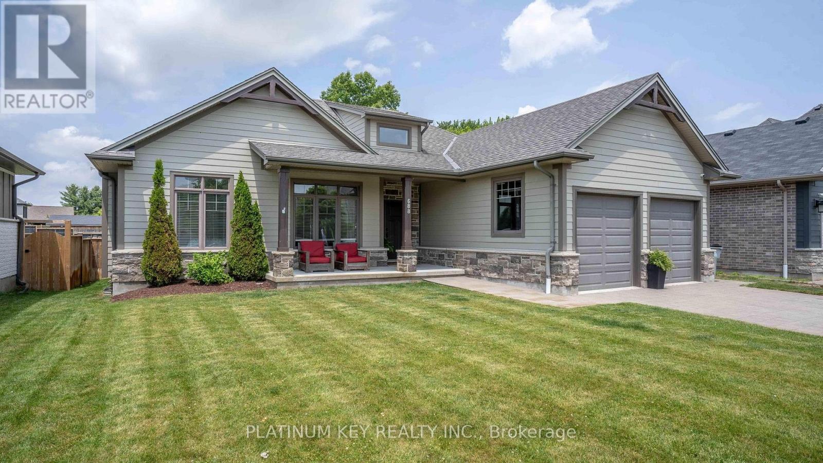 688 Woods Edge Rd, Strathroy-Caradoc, ON N0L 1W0