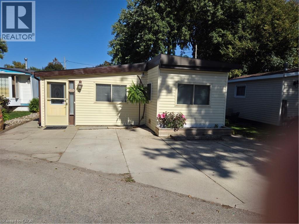 123 Scott St, Waterloo, ON N2J 4G1
