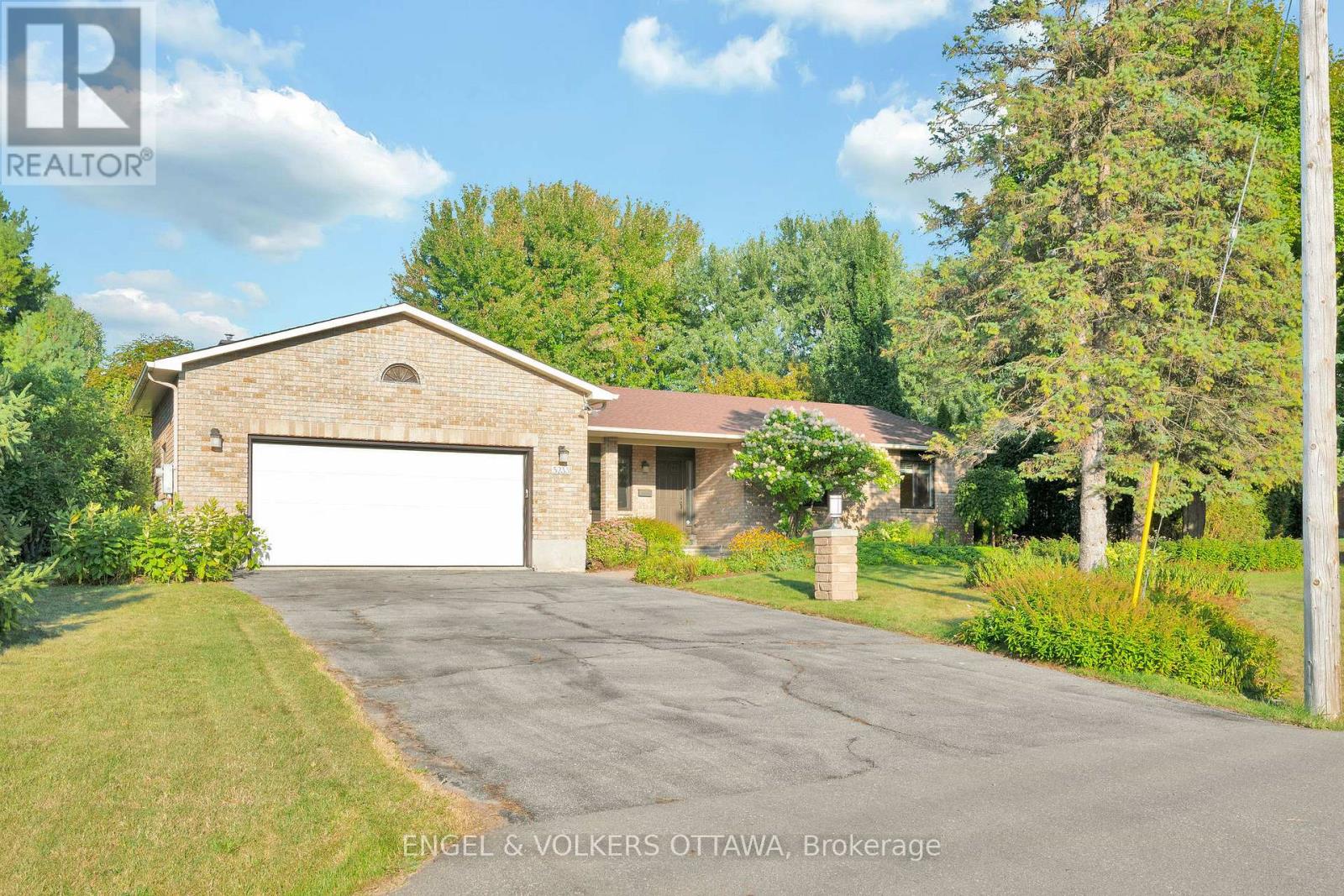 5233 Mclean Cres, Ottawa, ON K4M 1G1