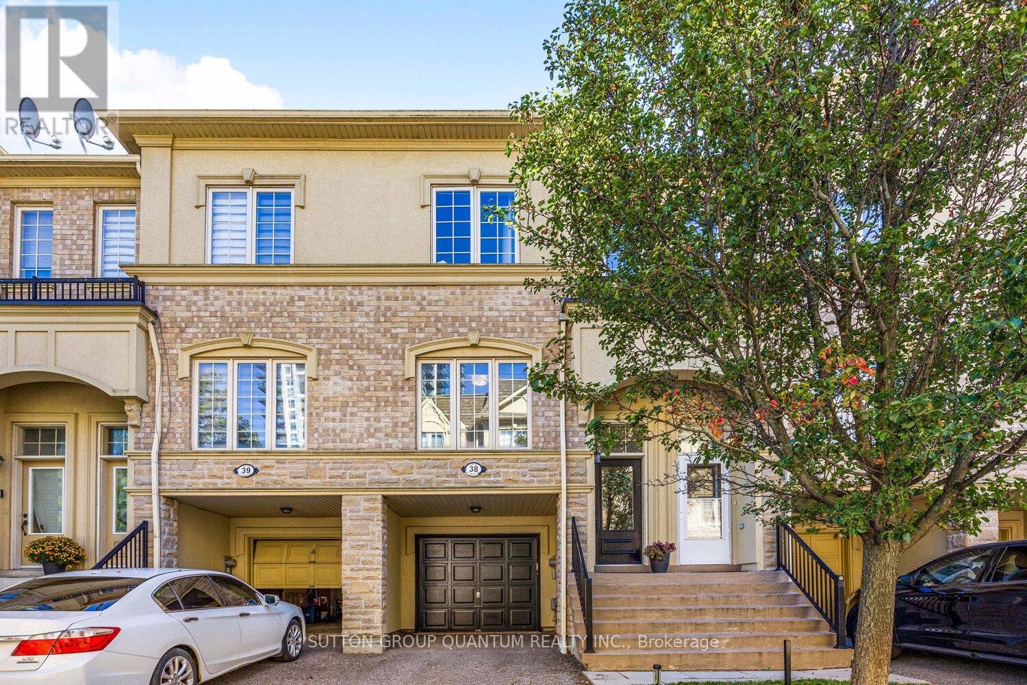 1250 St Martins Dr Unit 38 Dr, Pickering, ON L1W 1L7