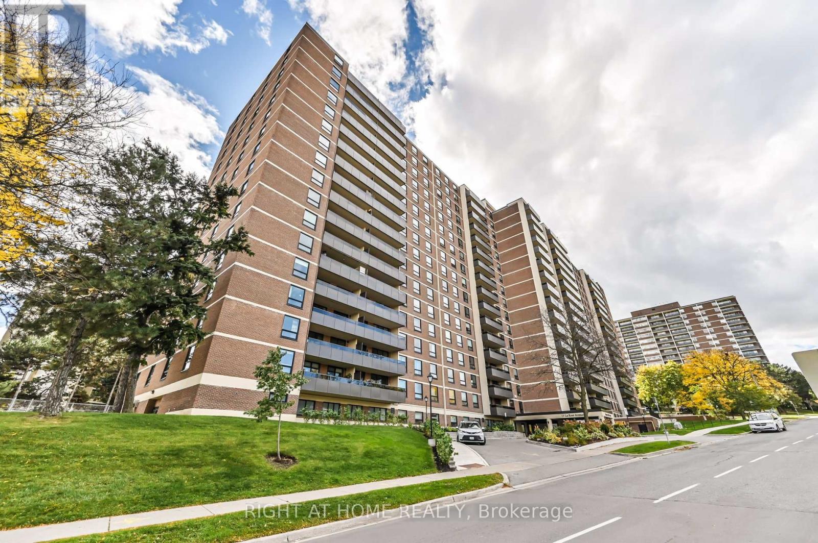 15 La Rose Ave, Toronto, ON M9P 1A7