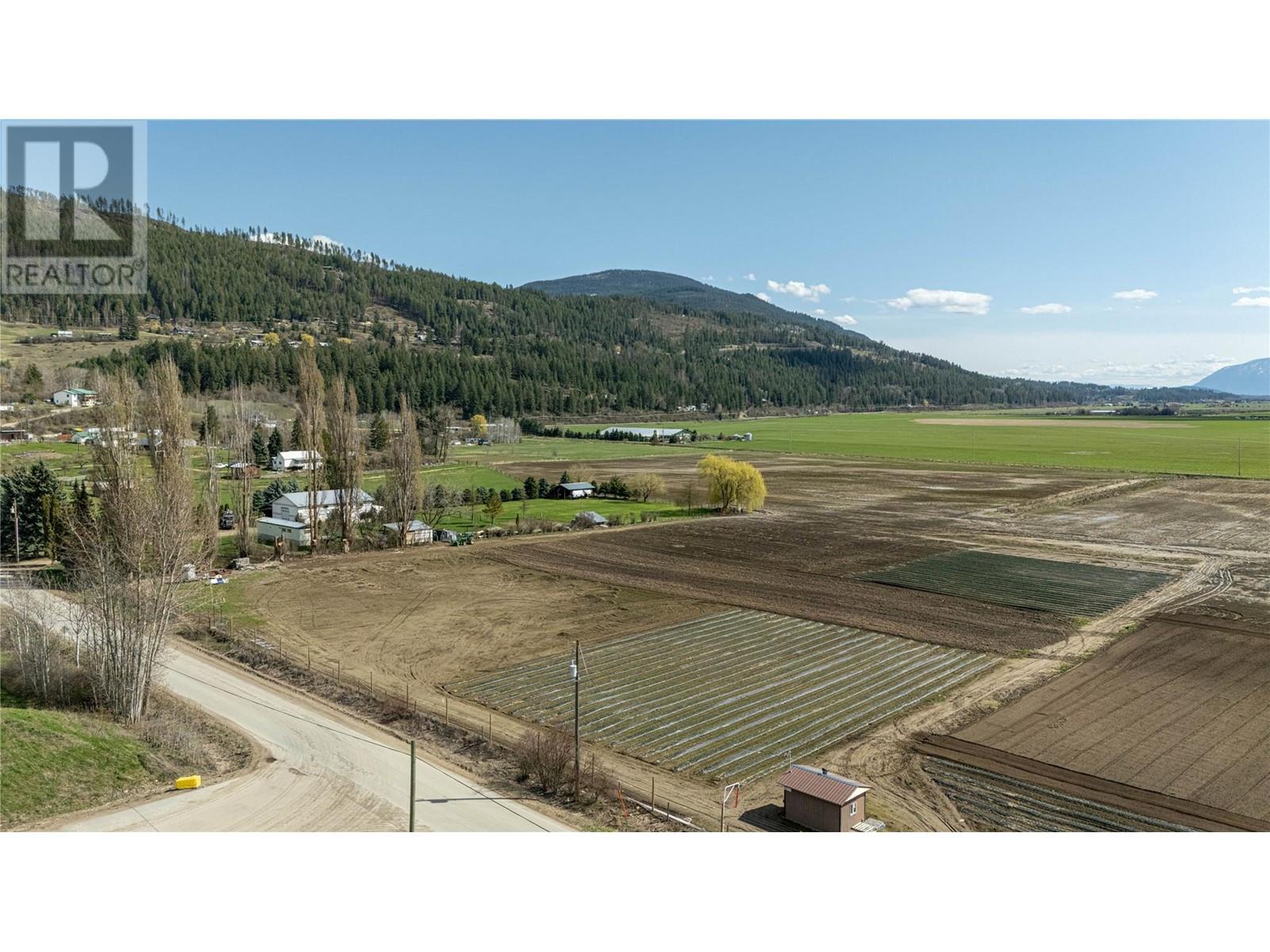 993 Duck Lake Rd, Wynndel, BC V0B 2N1