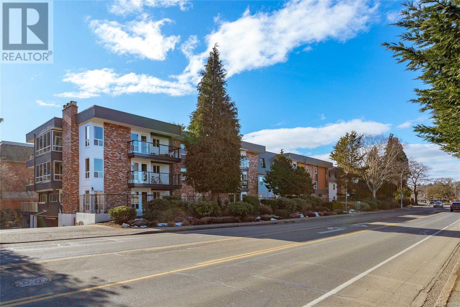 1725 Cedar Hill Cross Rd E Unit 203 Rd, Saanich, BC V8P 2P8
