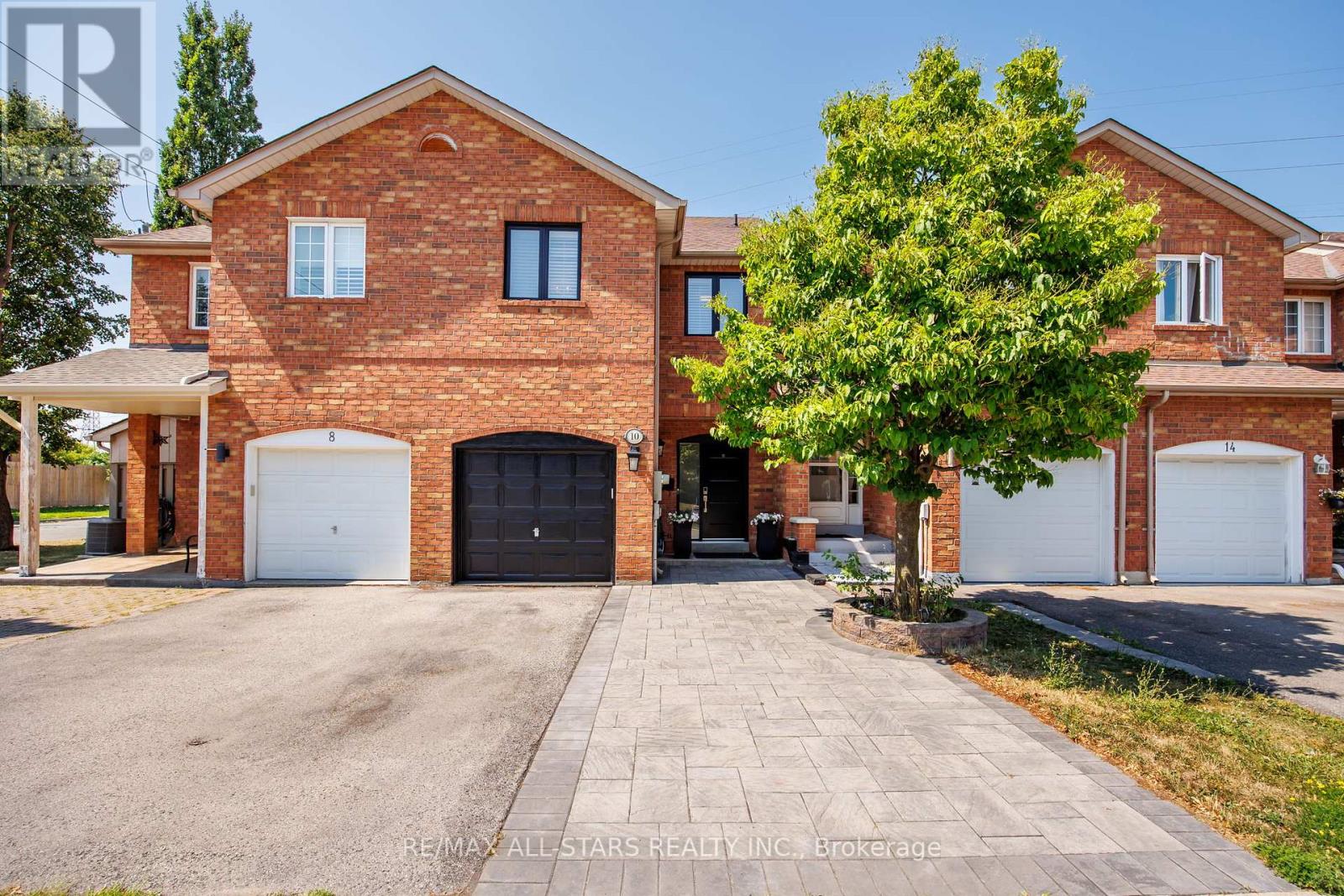 10 Sufi Cres, Toronto, ON M4A 2X3