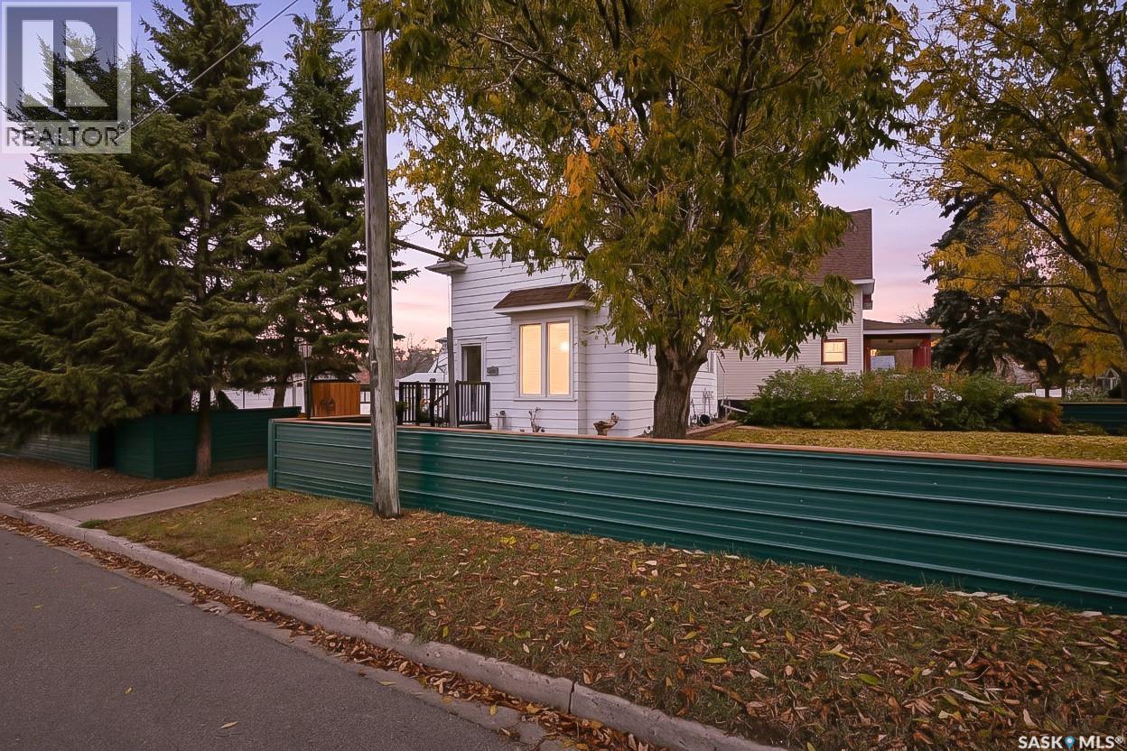 106 Coteau St E, Moose Jaw, SK S6H 4T5