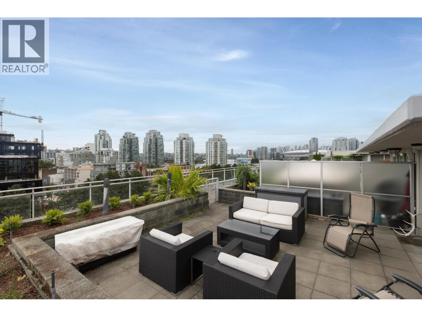 221 Union Street #ph907, Vancouver, BC V6A 0B4