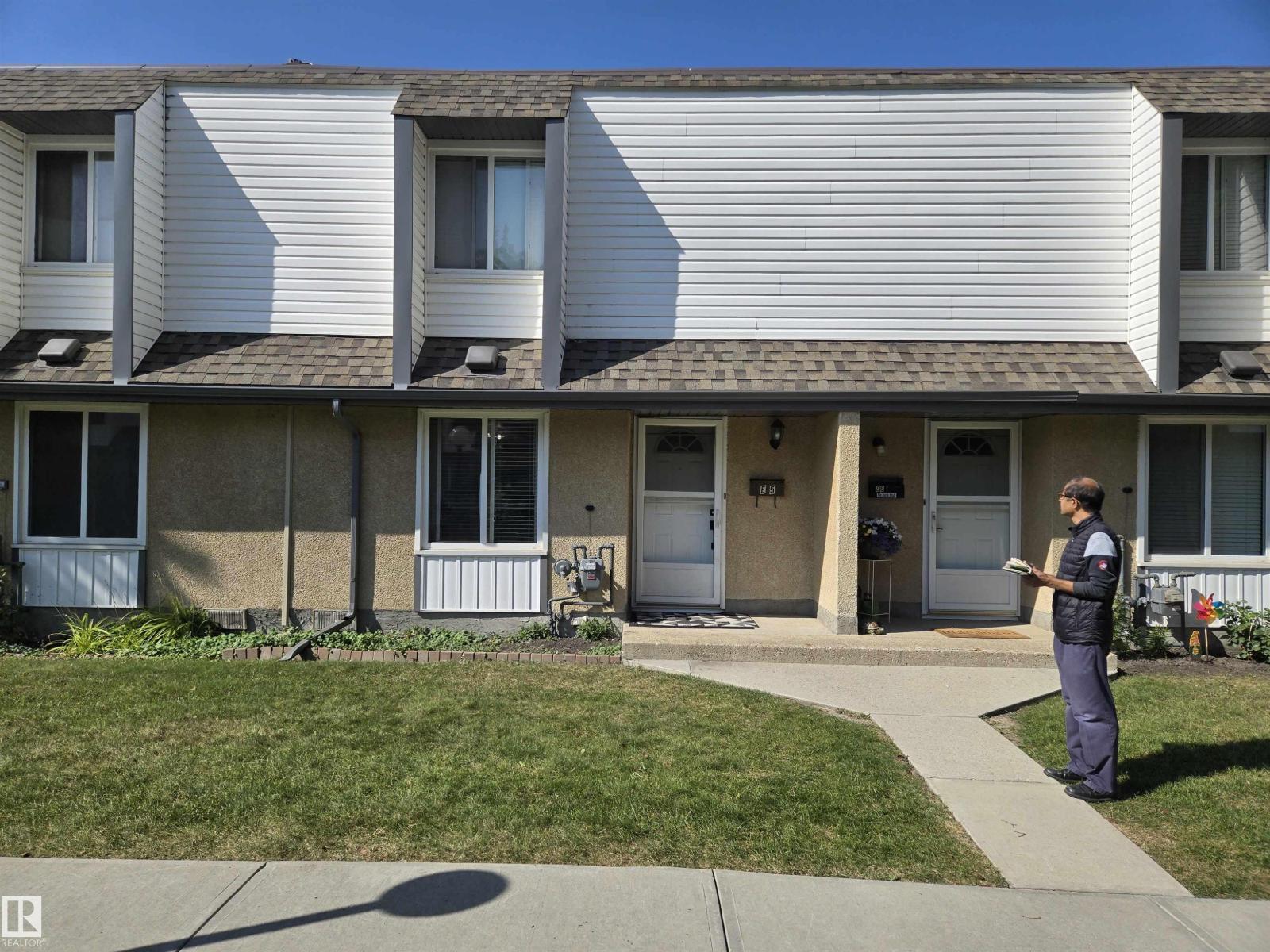 1 Garden Grove Gv NW, Edmonton, AB T6J 2L3