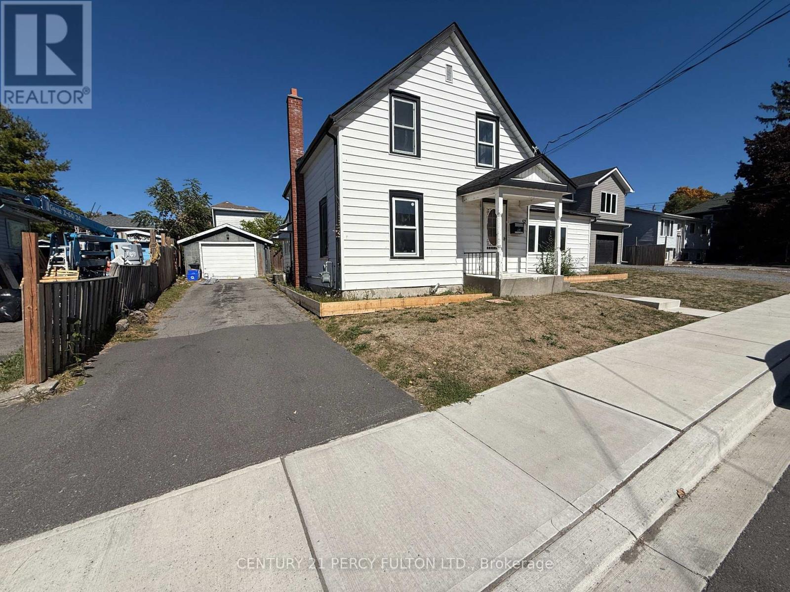 52 Heber St, Quinte West, ON K8V 1M9