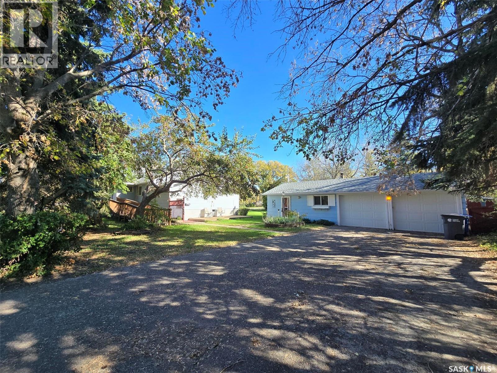 501 Stella St, Grenfell, SK S0G 2B0