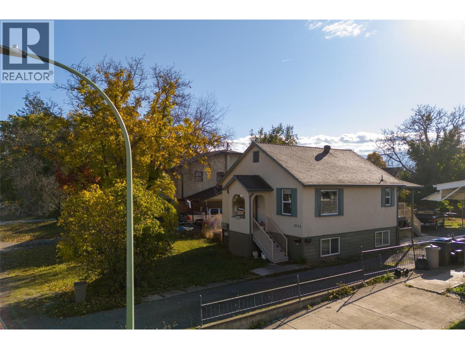 1025 Laurier Ave, Kelowna, BC V1Y 6B2