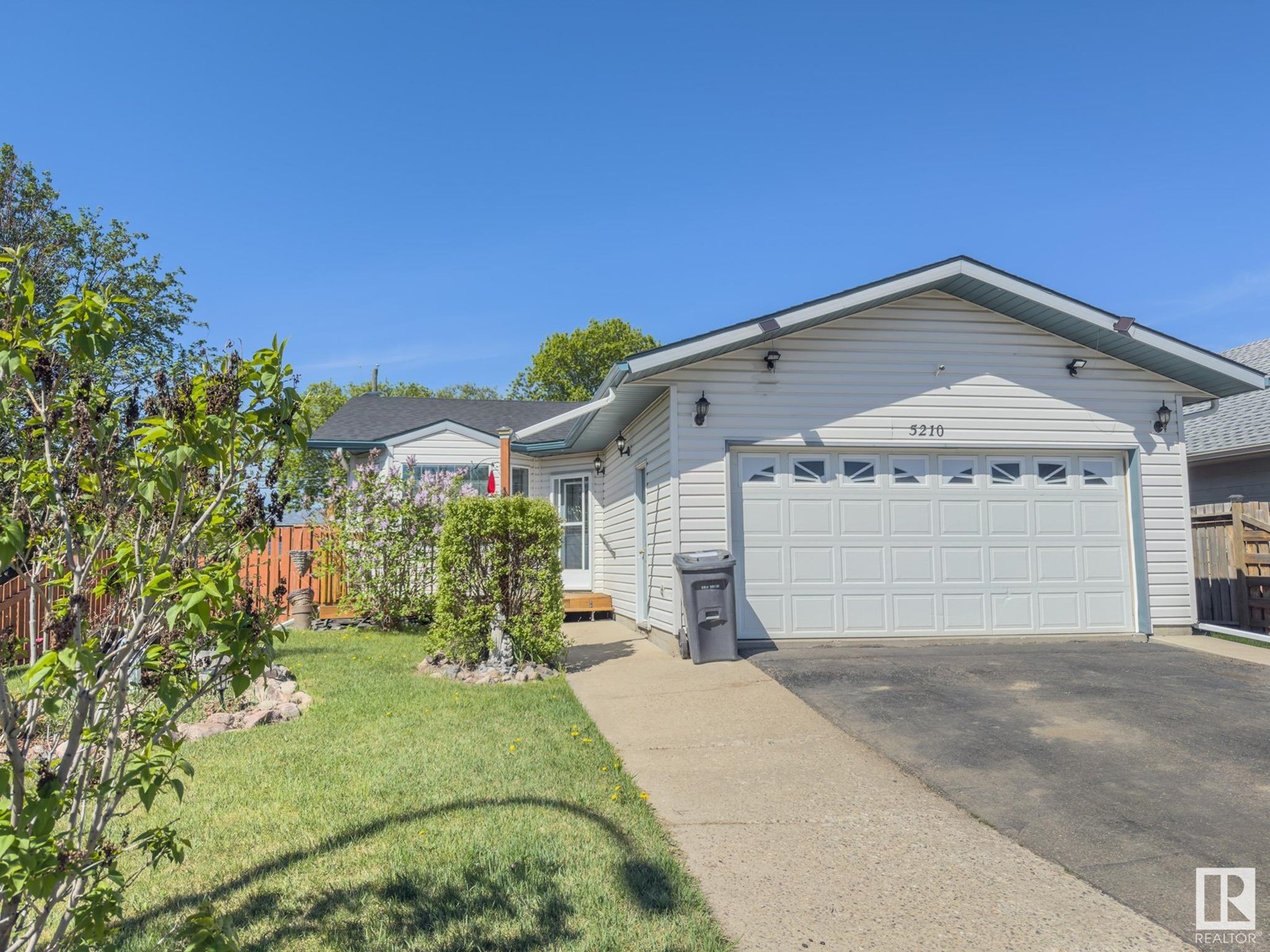 50 St Unit 5210, Cold Lake, AB T9M 1C9