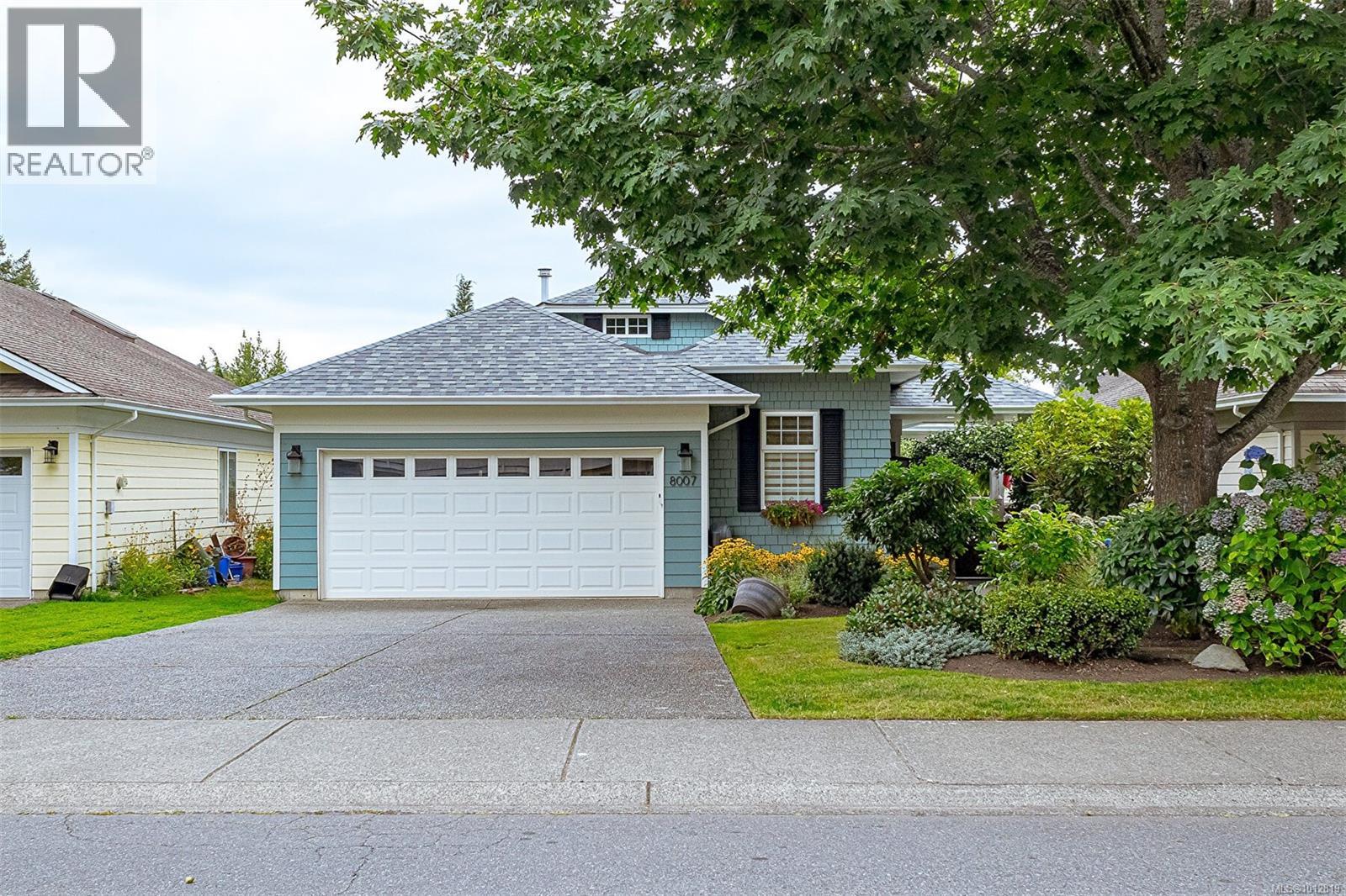 8007 Simpson Rd, Central Saanich, BC V8M 2H3