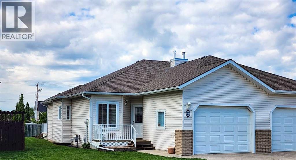 27 Skyline Cres, Claresholm, AB T0L 0T0