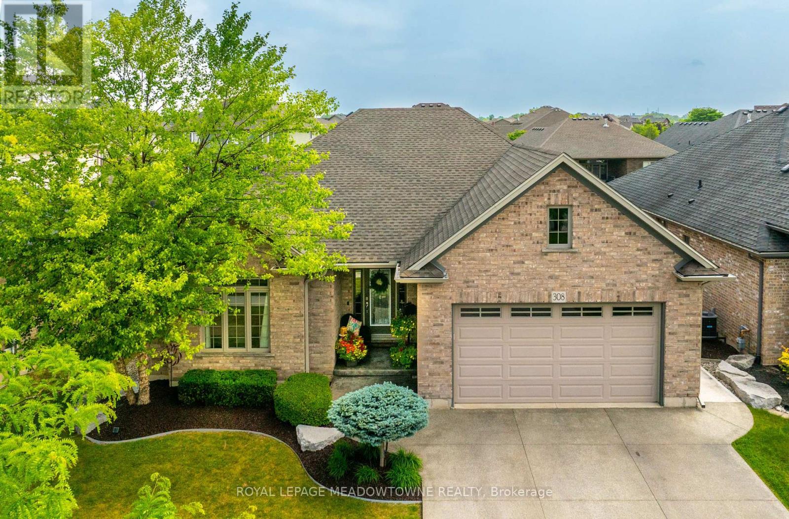 308 Creekside Dr, Welland, ON L3C 0B6