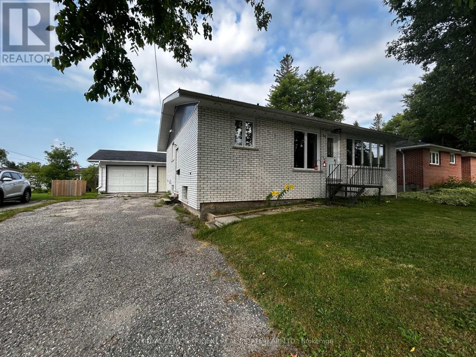 14 Niagara St W, Kapuskasing, ON P5N 2B8