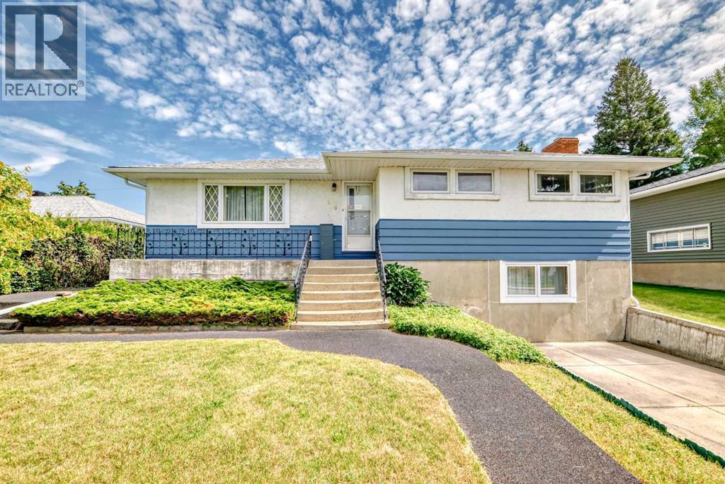 220 Cardiff Dr NW, Calgary, AB T2K 1R9
