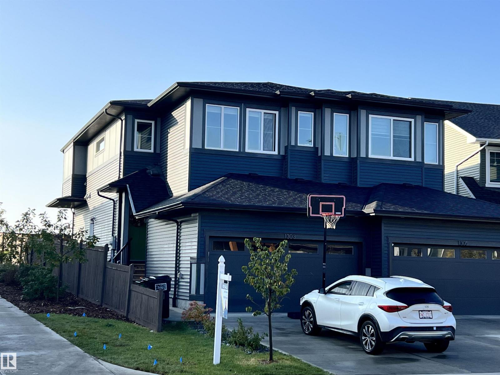 1303 Podersky Wd SW, Edmonton, AB T6W 5E4