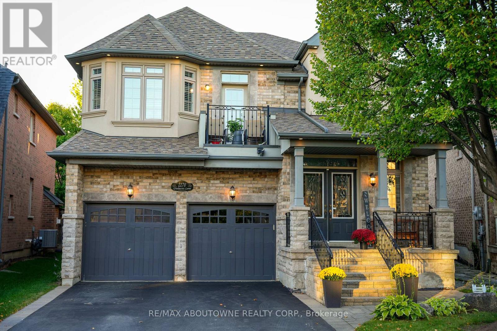 2270 Gladacres Ln, Oakville, ON L6M 0G3