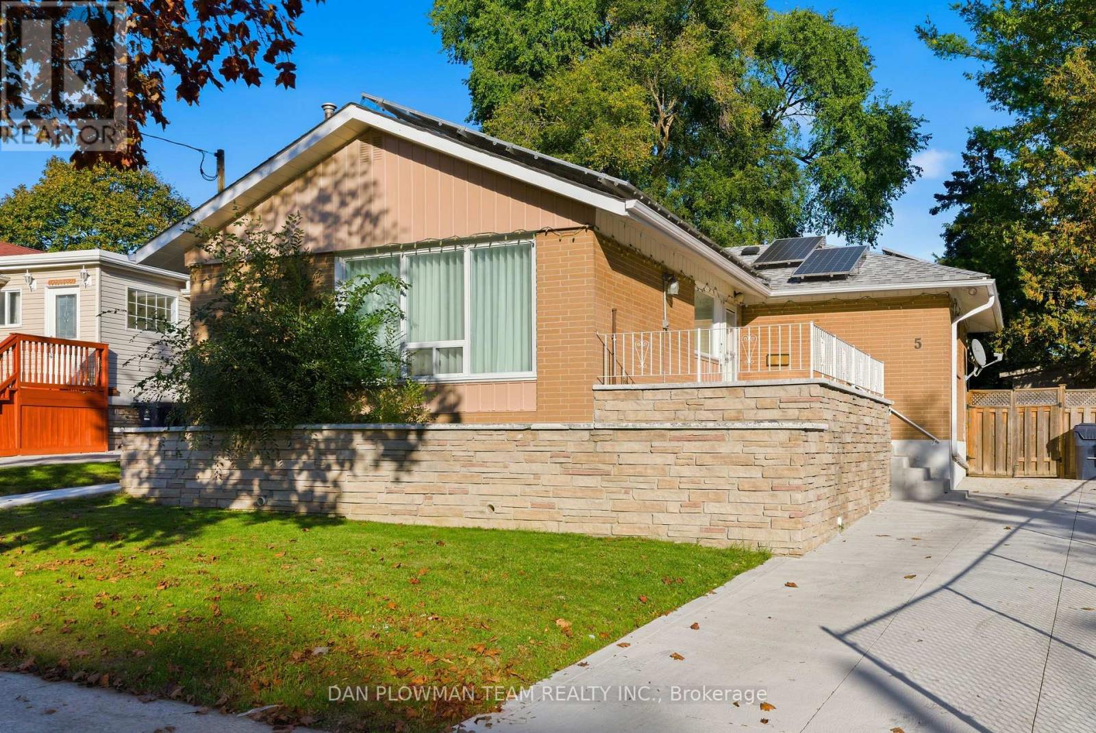 5 Lakeland Cres, Toronto, ON M1G 2L4