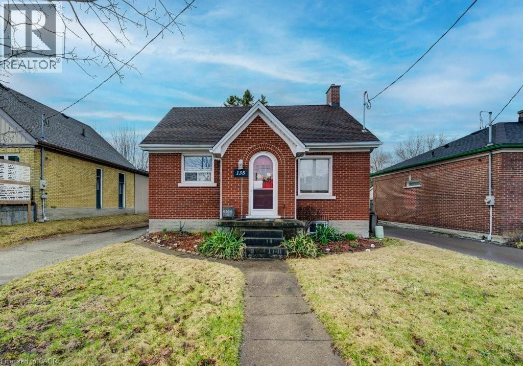 135 Stirling Ave S, Kitchener, ON N2G 3N8