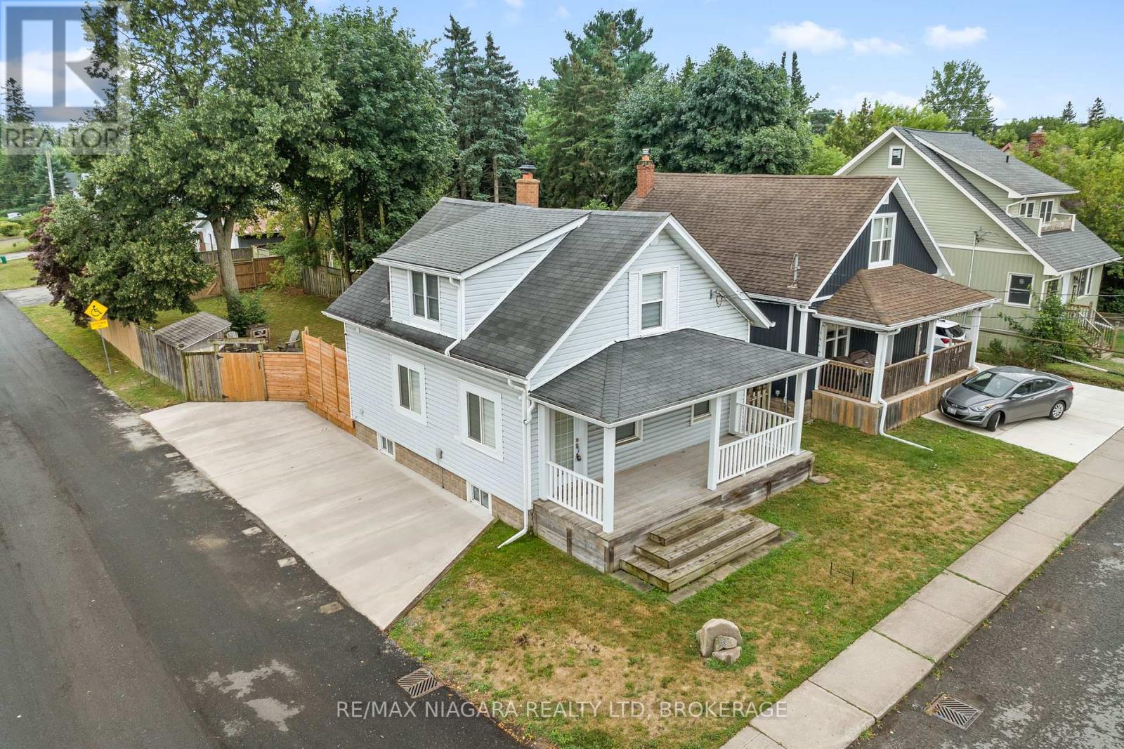 5690 Highland Ave, Niagara Falls, ON L2G 4X3