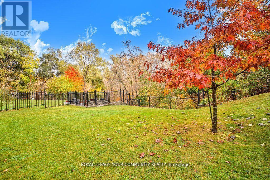 21 Disan Ct, Toronto Thistletown-beaumonde Heights, ON M9V 4A5
