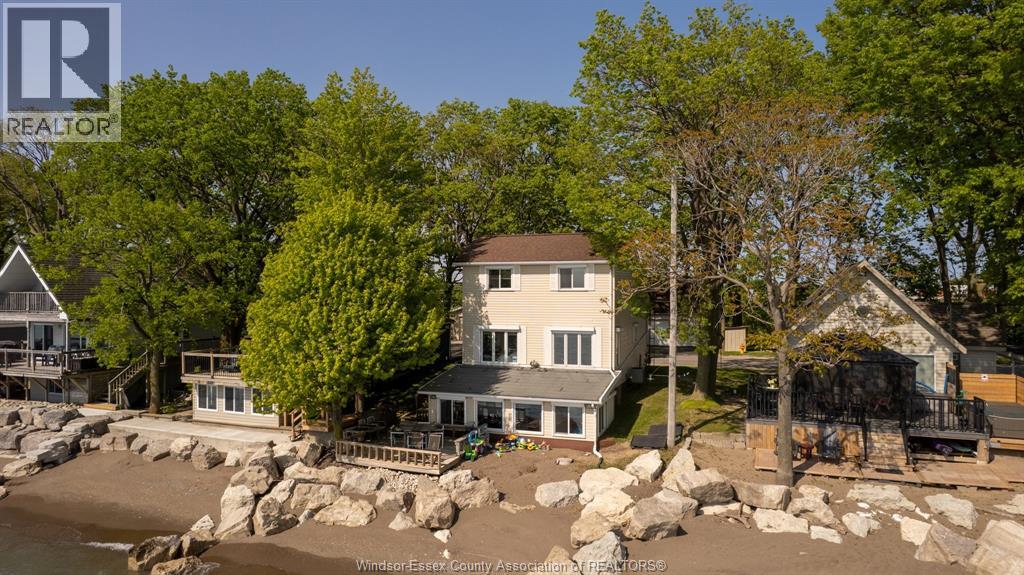 1030 Point Pelee Dr, Leamington, ON N8H 3V4