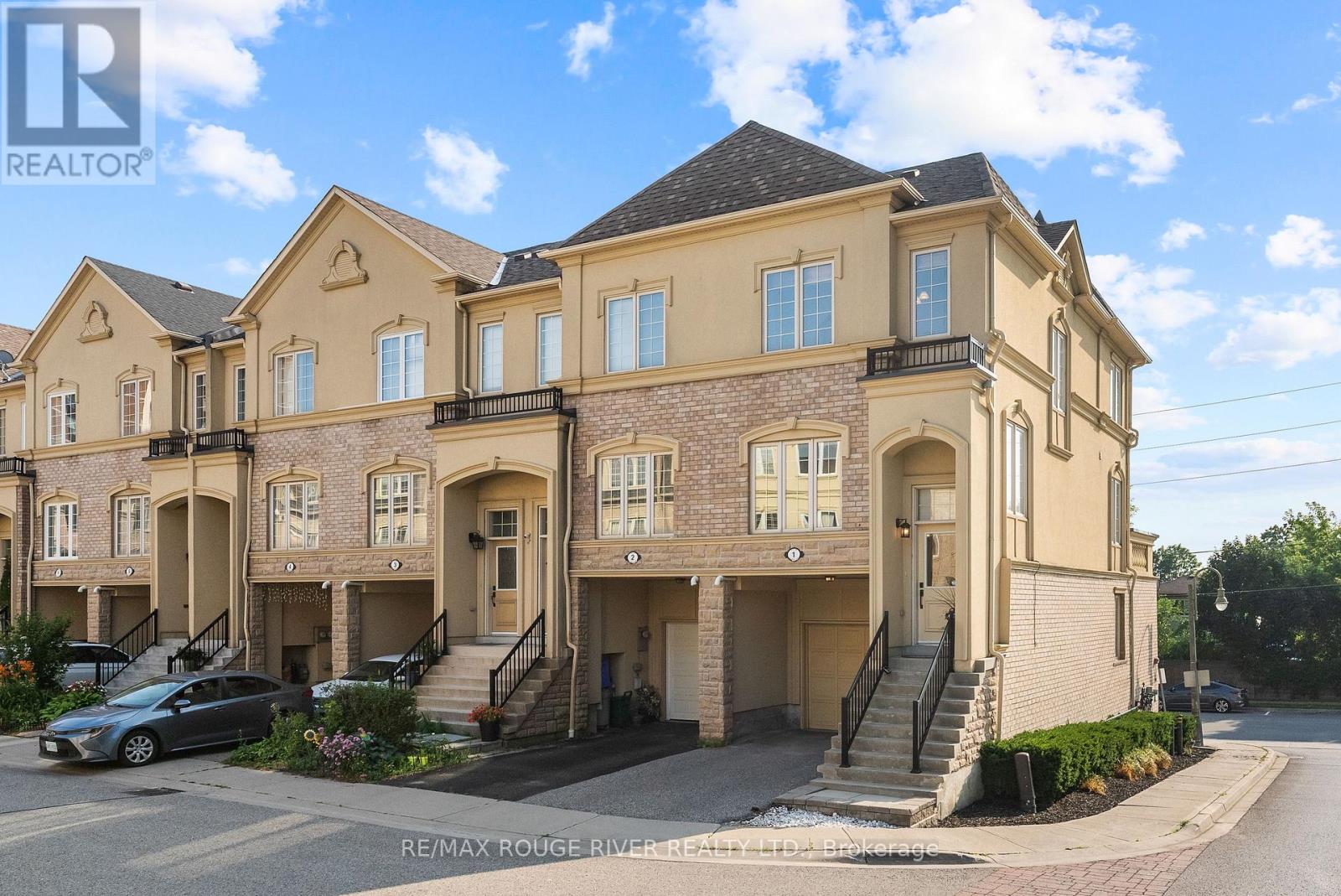 1 1250 St Martins Dr, Pickering, ON L1W 0A2