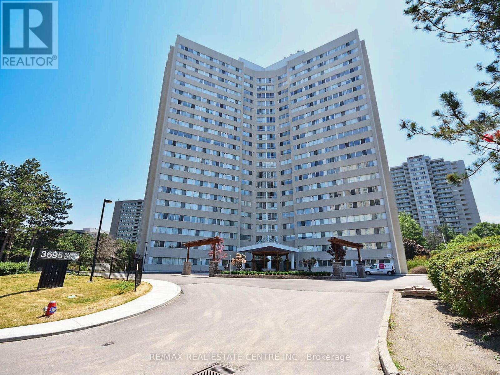 211 3695 Kaneff Cres N, Mississauga City Centre, ON L5A 4B6