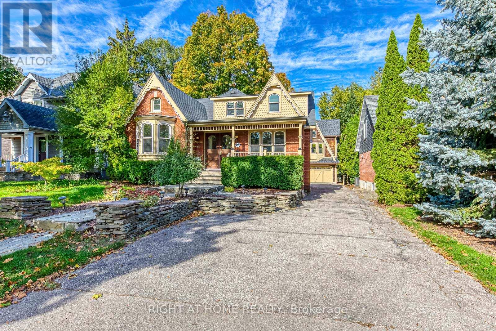 435 Maple Ave, Oakville, ON L6J 2J2
