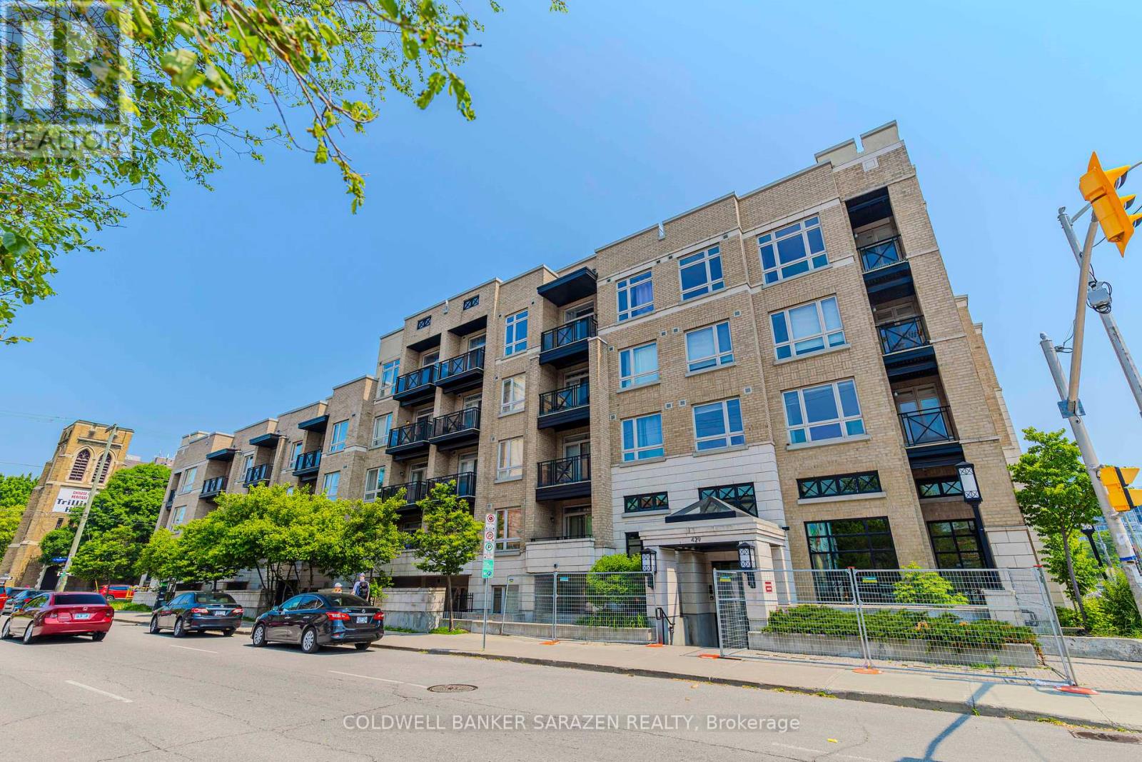 218 429 Kent St, Ottawa, ON K2P 1B5