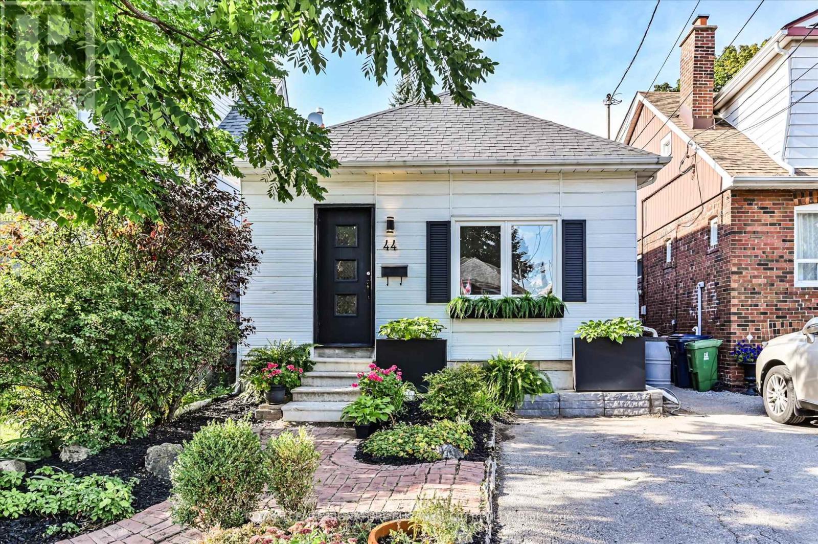 44 Crewe Ave, Toronto Woodbine-lumsden, ON M4C 2J3